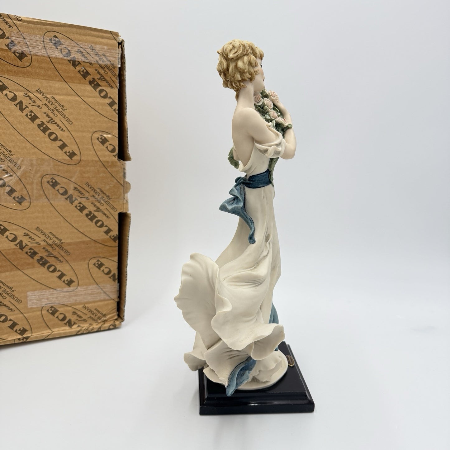 Giuseppe Armani Belle 2002 Members Only Signed  13” H Figurine 1528C Italy