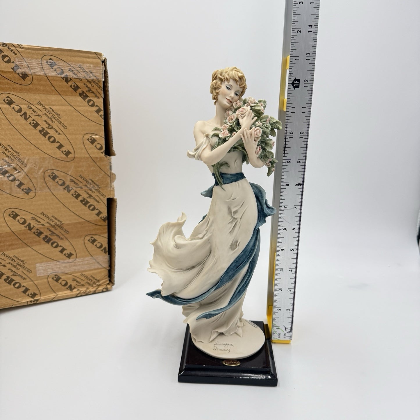 Giuseppe Armani Belle 2002 Members Only Signed  13” H Figurine 1528C Italy