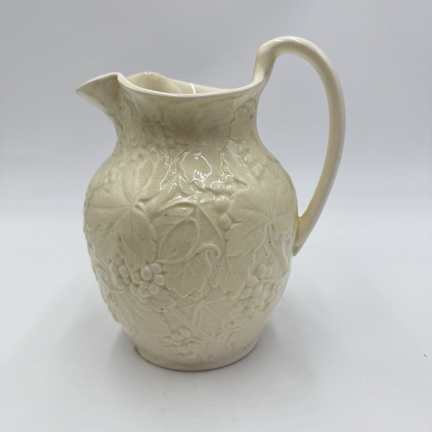 1954 Wedgwood & Barlaston Etruria Strawberry & Vine 7”Pitcher Jug Embossed