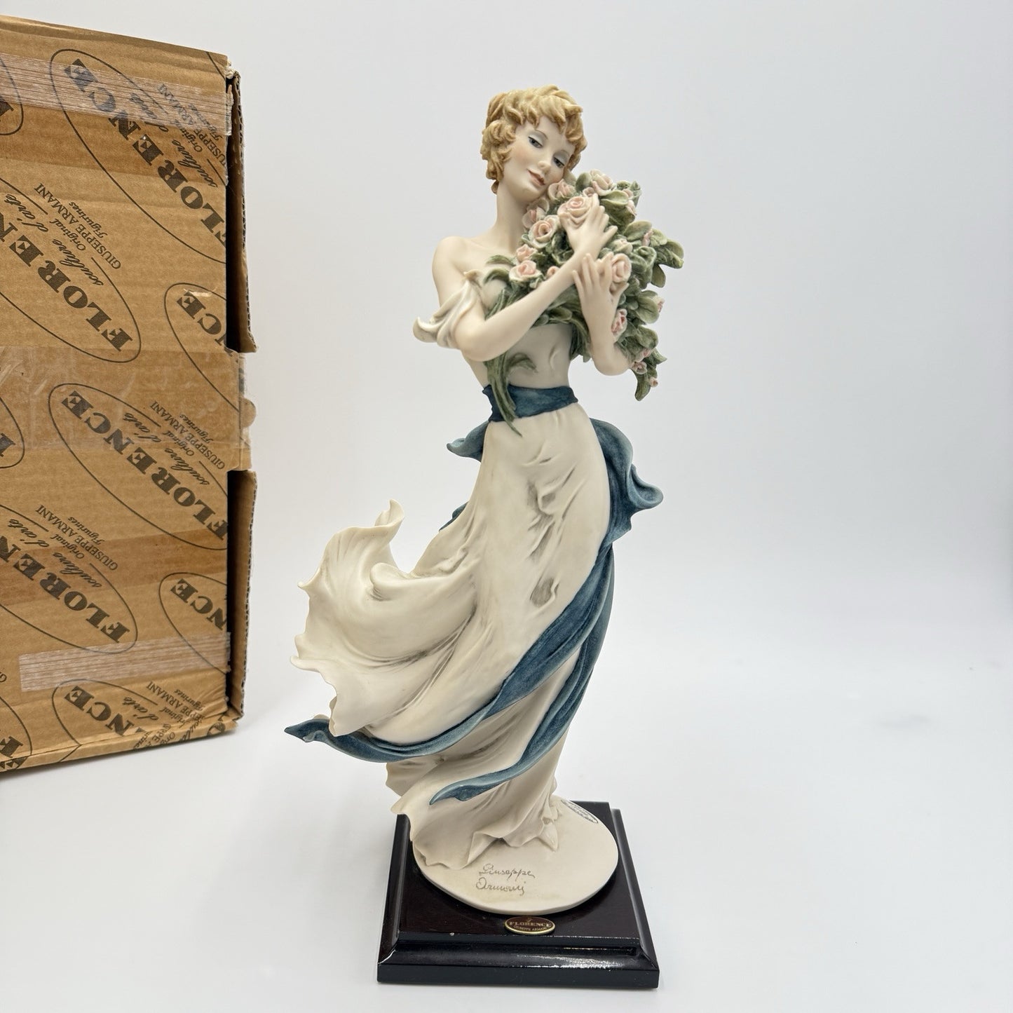 Giuseppe Armani Belle 2002 Members Only Signed  13” H Figurine 1528C Italy