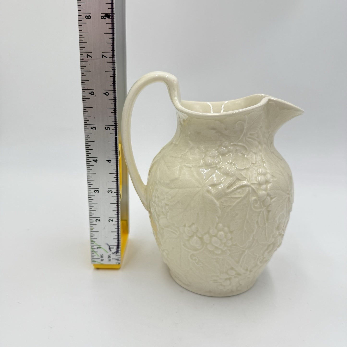 1954 Wedgwood & Barlaston Etruria Strawberry & Vine 7”Pitcher Jug Embossed