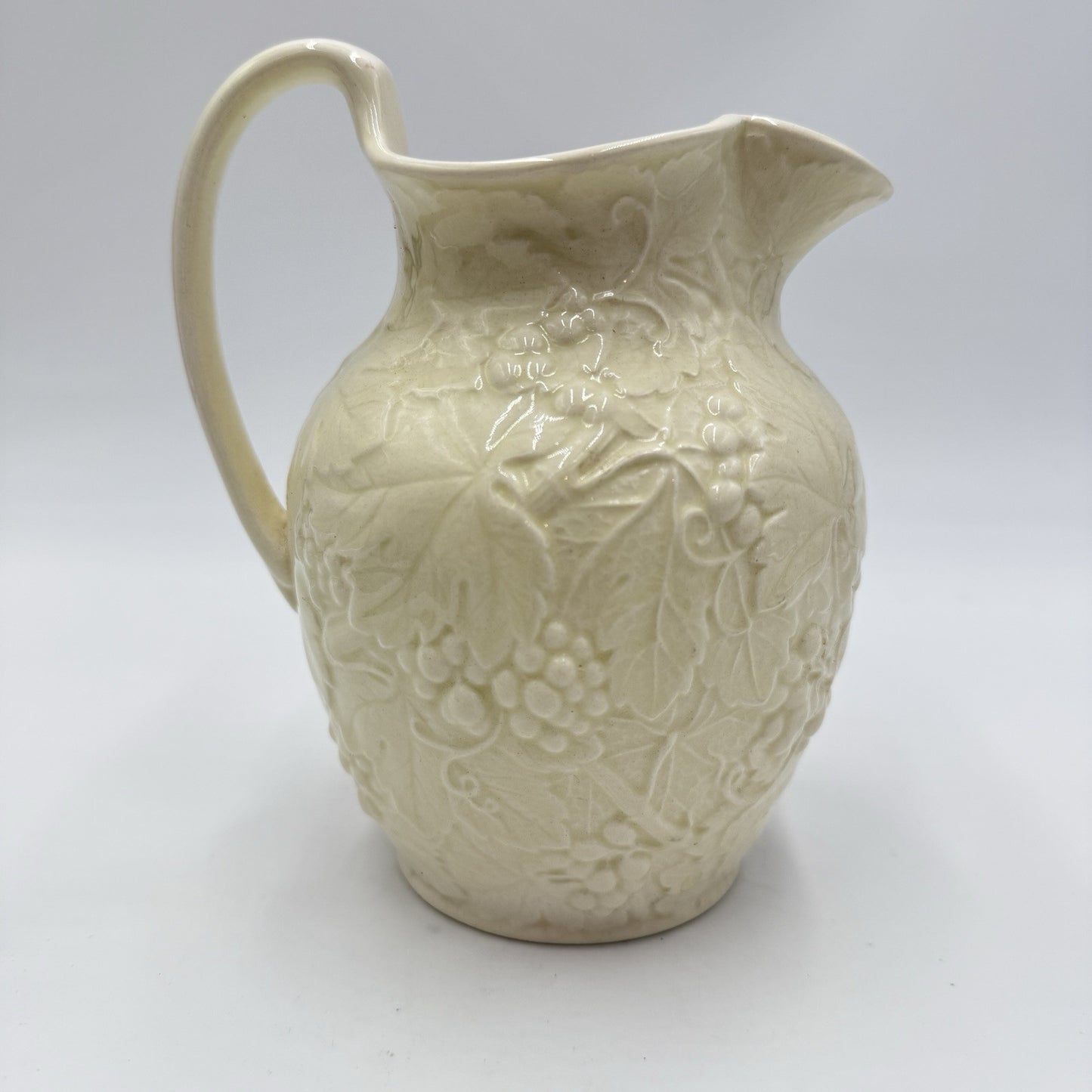 1954 Wedgwood & Barlaston Etruria Strawberry & Vine 7”Pitcher Jug Embossed