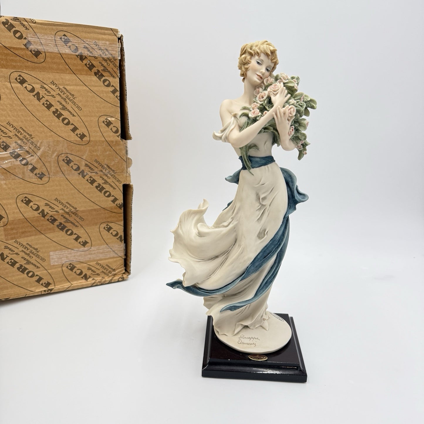 Giuseppe Armani Belle 2002 Members Only Signed  13” H Figurine 1528C Italy