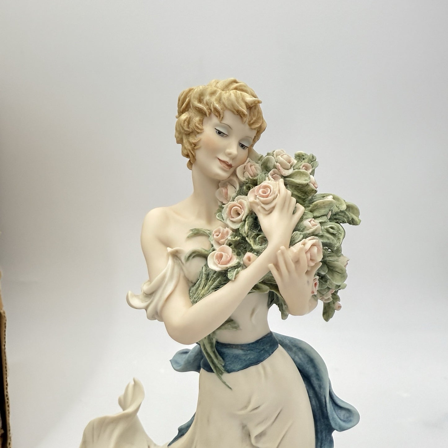 Giuseppe Armani Belle 2002 Members Only Signed  13” H Figurine 1528C Italy