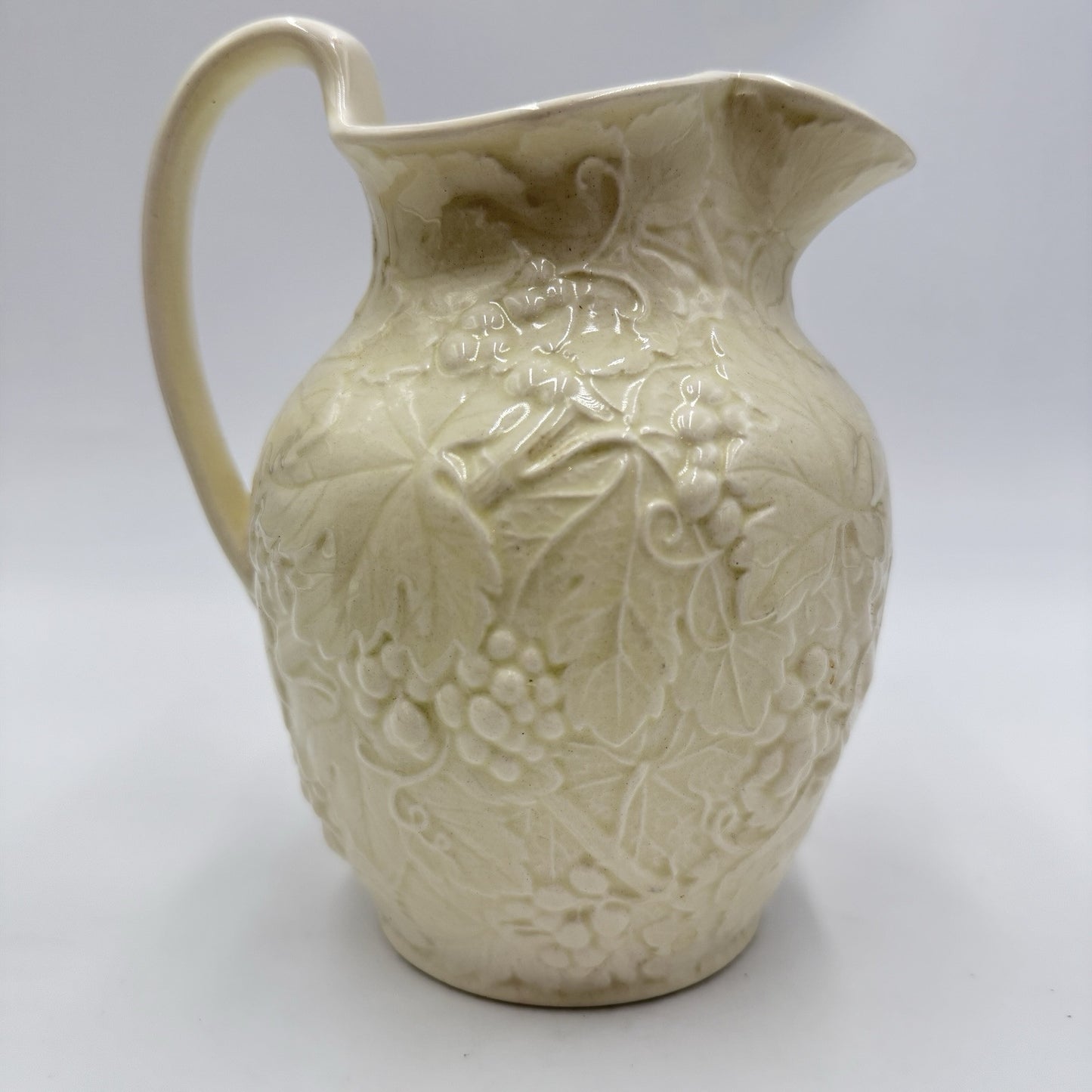 1954 Wedgwood & Barlaston Etruria Strawberry & Vine 7”Pitcher Jug Embossed