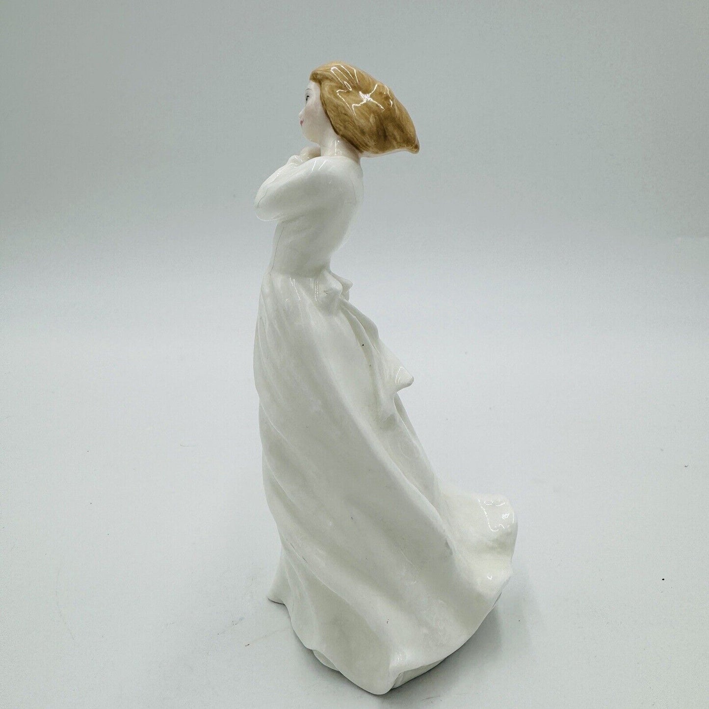 Royal Doulton “Sweet Dreams" Figurine HN3394 1992 Porcelain England White 5.5"