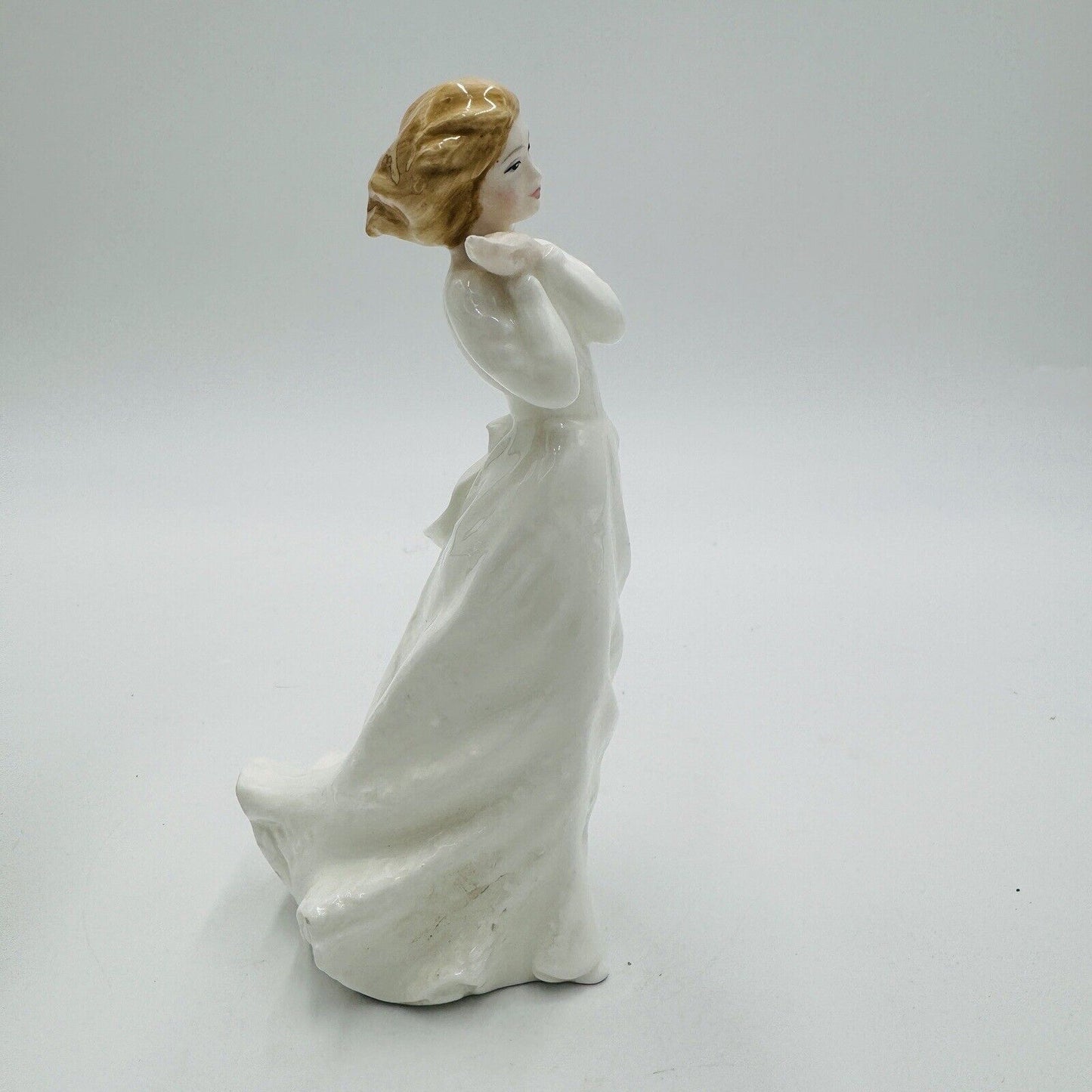 Royal Doulton “Sweet Dreams" Figurine HN3394 1992 Porcelain England White 5.5"