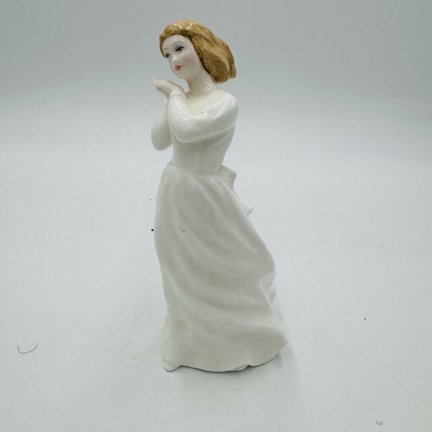 Royal Doulton “Sweet Dreams" Figurine HN3394 1992 Porcelain England White 5.5"