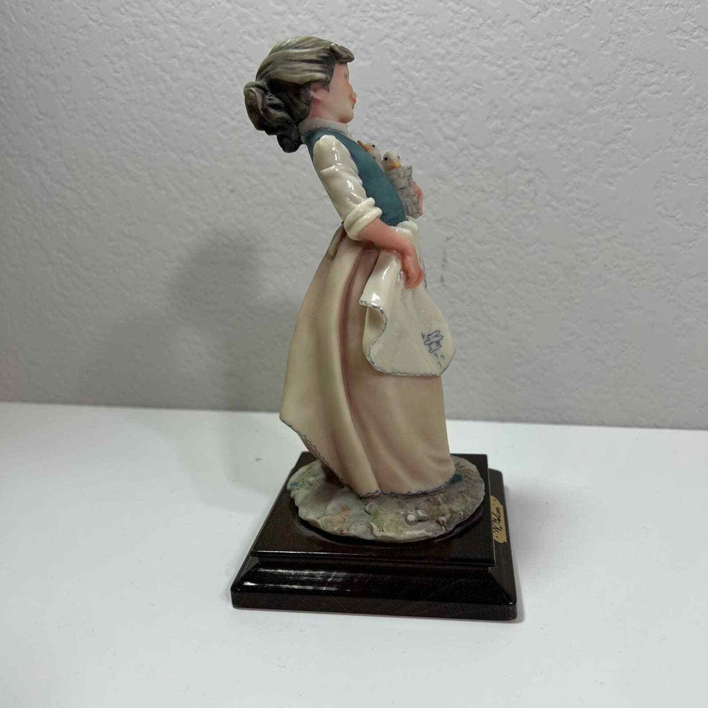 Capodimonte A. Belcari Figurine Dear Young Girl Holding Ducks 1985 Signed Italy