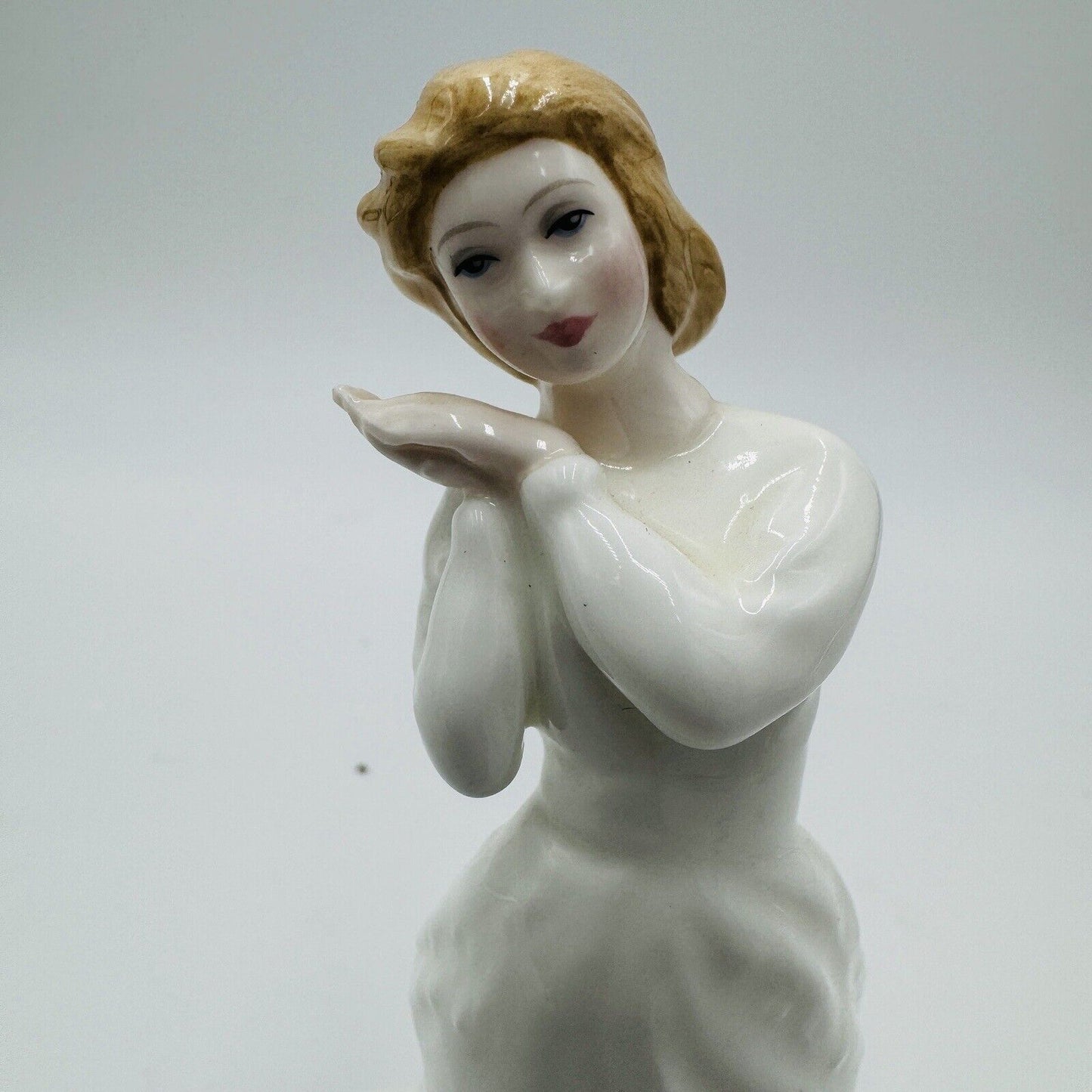 Royal Doulton “Sweet Dreams" Figurine HN3394 1992 Porcelain England White 5.5"