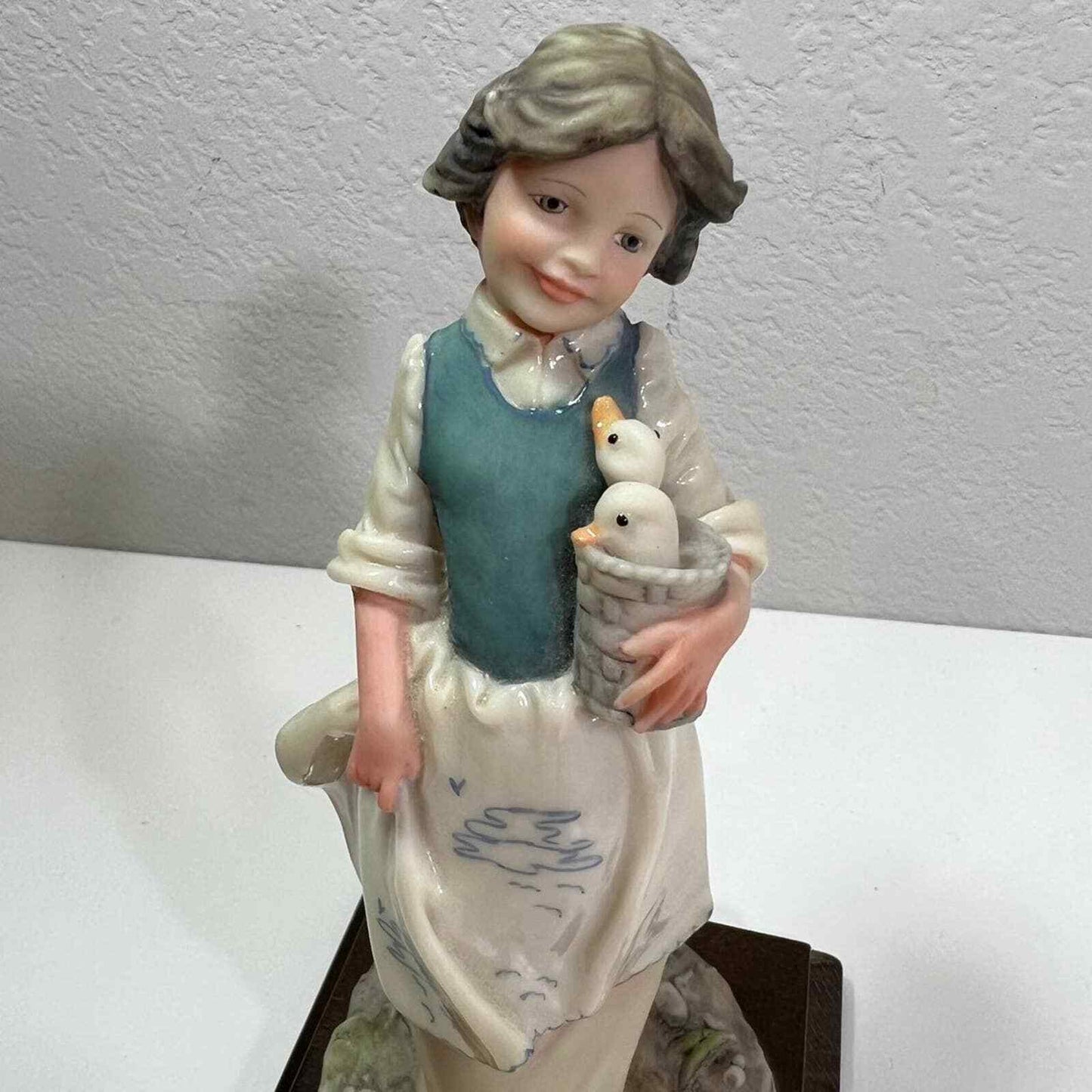 Capodimonte A. Belcari Figurine Dear Young Girl Holding Ducks 1985 Signed Italy