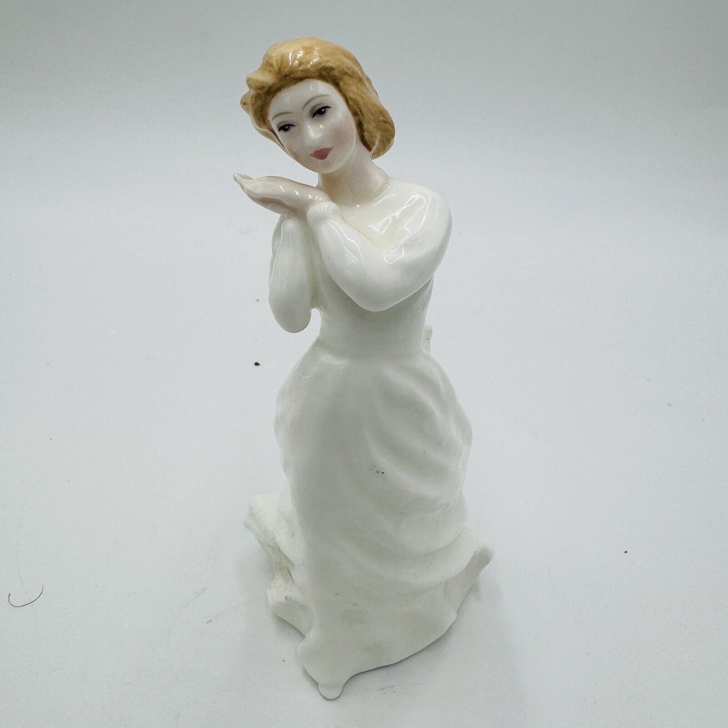 Royal Doulton “Sweet Dreams" Figurine HN3394 1992 Porcelain England White 5.5"